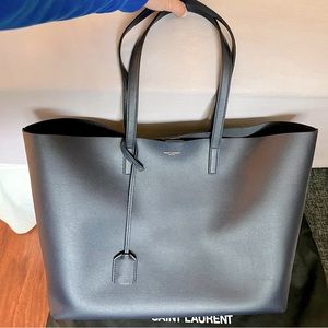 USED SAINT LAURENT LEATHER SHOPPING TOTE IN DEEP MARINE (NAVY)